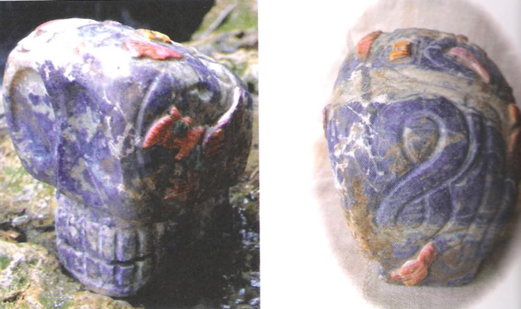 Crâne de cristal du Pérou avec son lemniscate